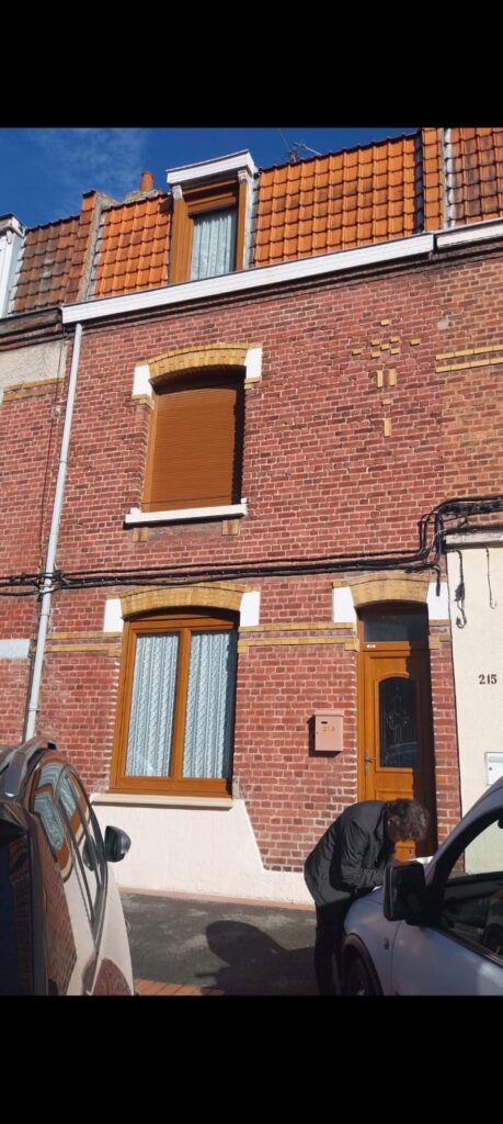 Façade en brique rénovée après ravalement