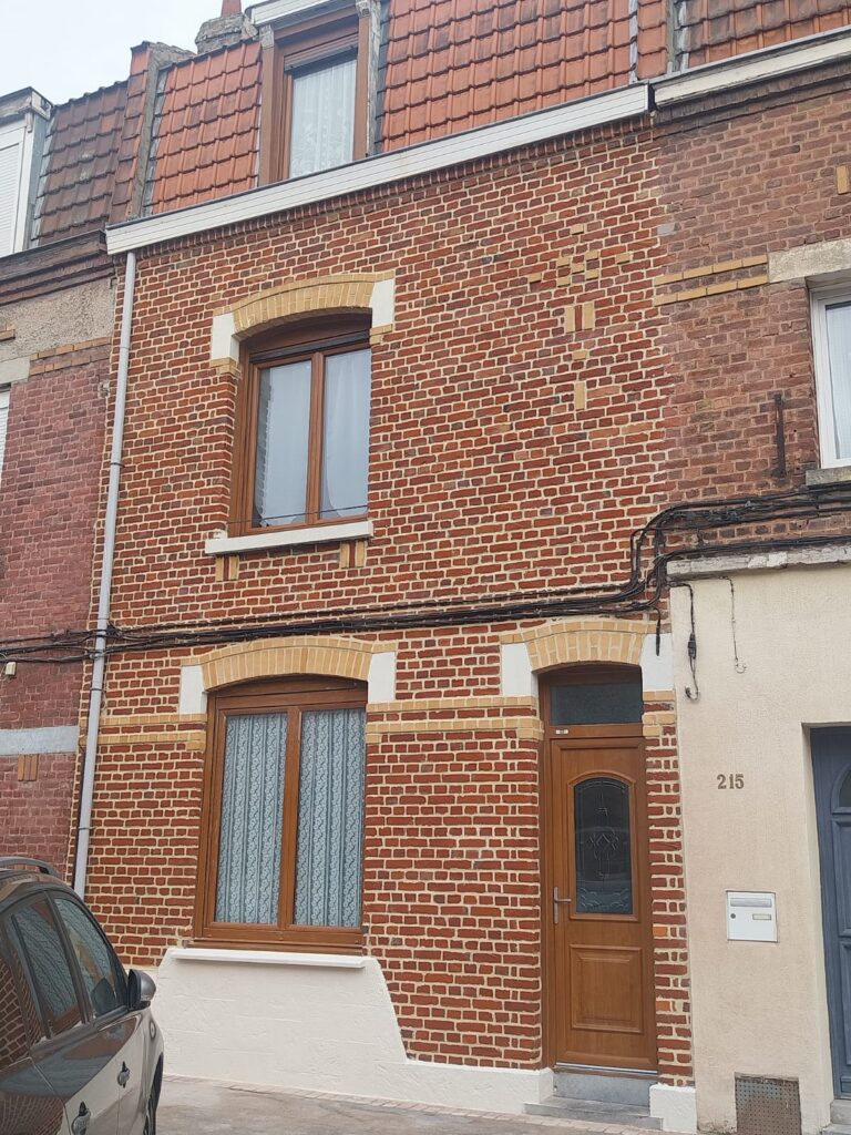 Façade en brique nettoyée et rénovée dans le Nord